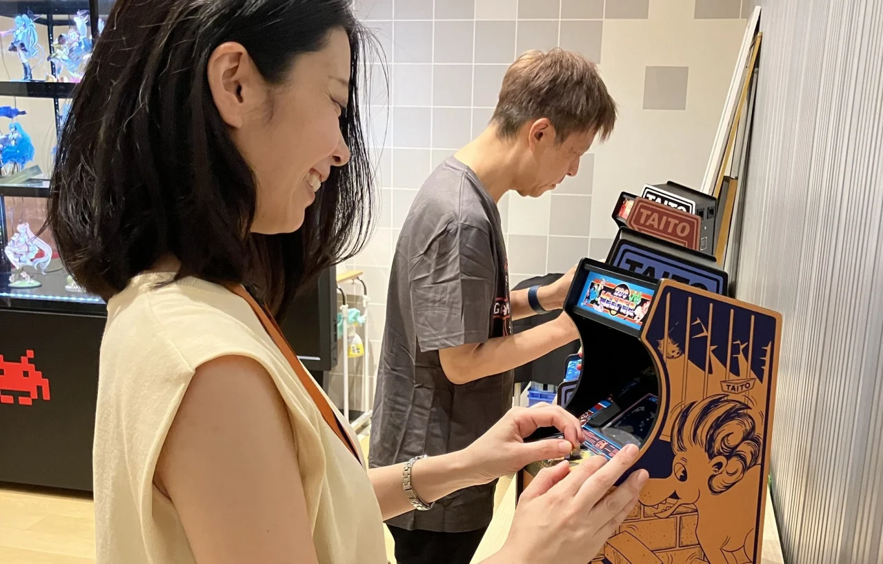 taito-staff-get-hands-on-with-quarter-arcades-elevator-action-qix-and-zoo-keeper-mini-cabs-1.webp